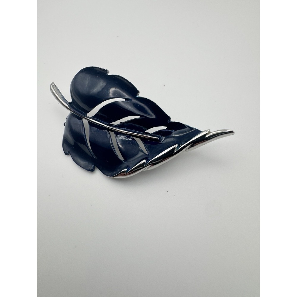 Vintage Leaf Brooch Navy Blue Enamel Silver Tone Leaves Spring - Picture 2 of 6